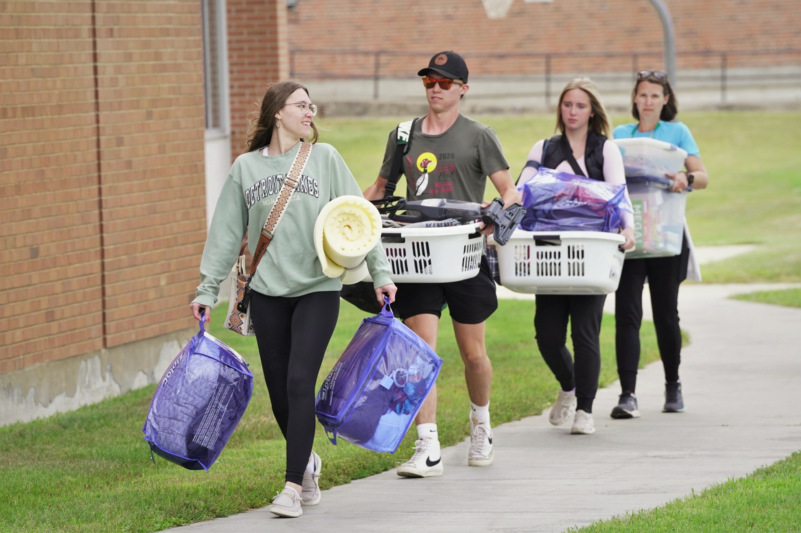 A colony of Beavers moves things into Oak Hall during move-in day on campus on Thursday, Aug. 17, 2023. (Micah Friez / Bemidji State)