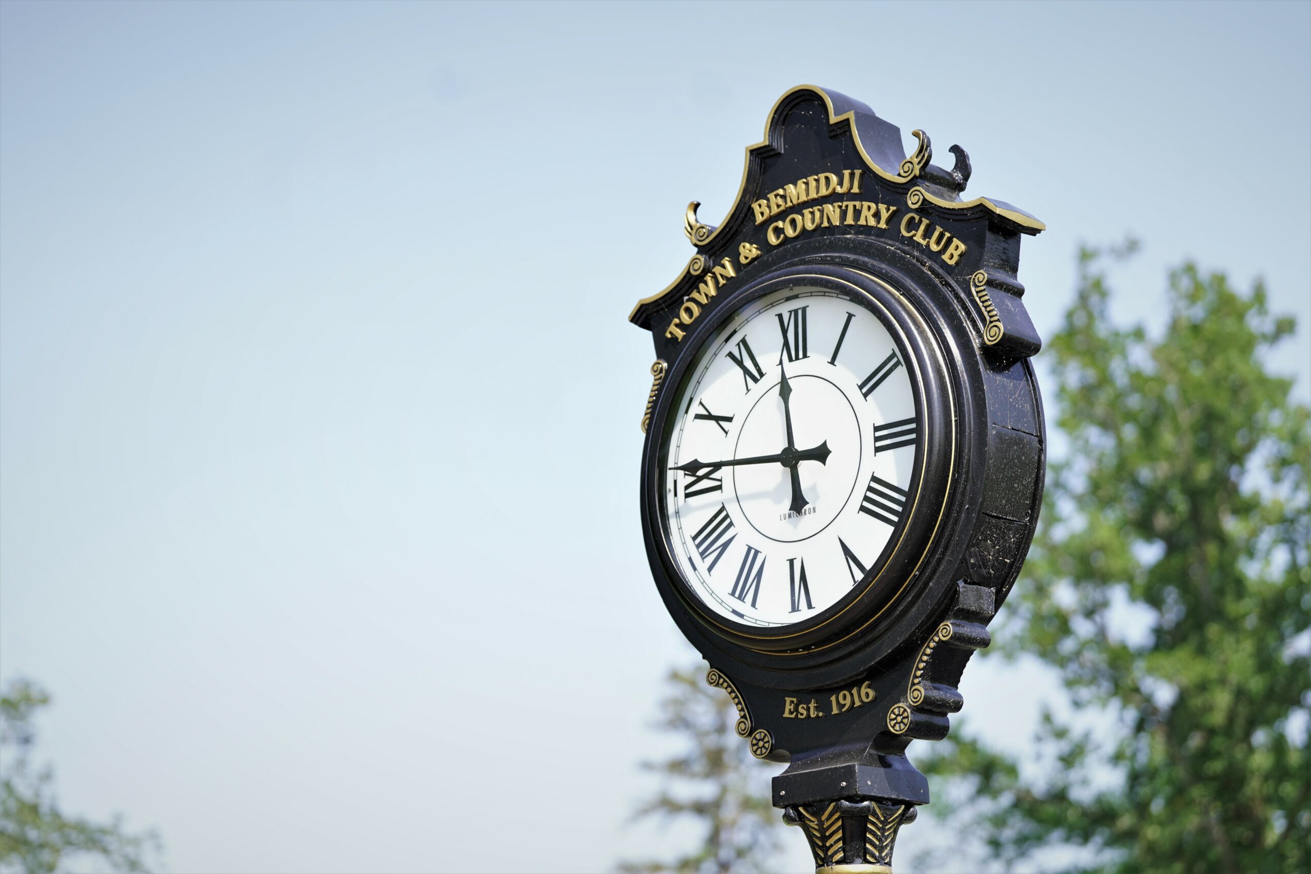 A new clock at the Bemidji Town and Country Club displays the time during the Howe-Welle Women's Athletics Golf Tournament on Friday, Aug. 25, 2023. (Micah Friez / Bemidji State)