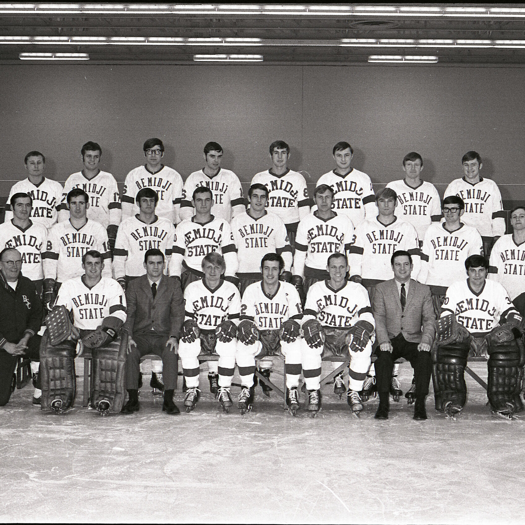 1972-73 men's hockey team