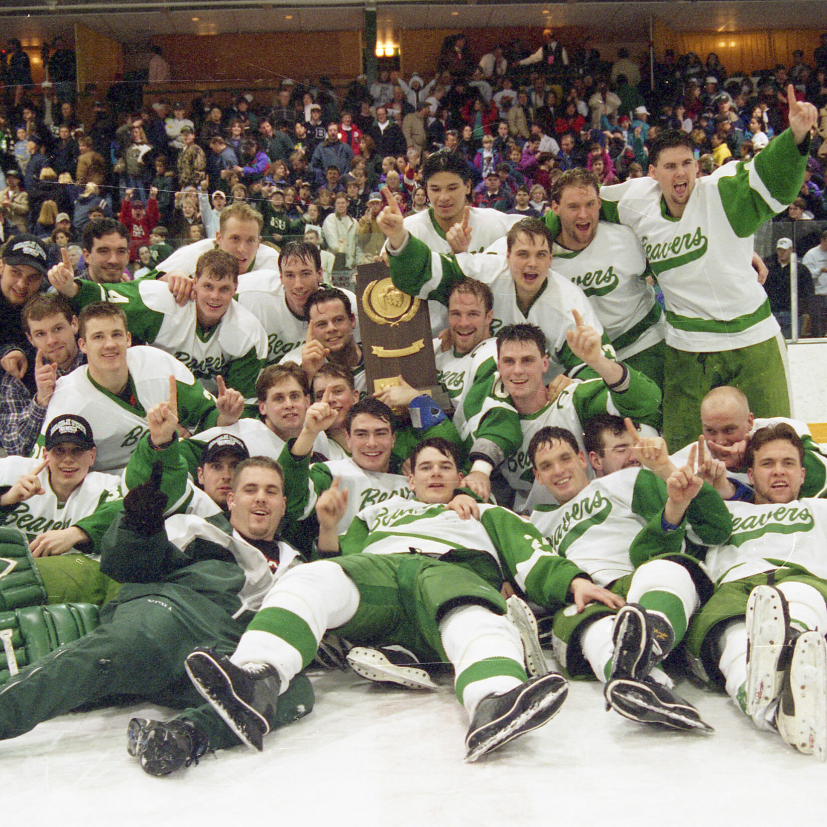 Men's hockey team national champs (1997)