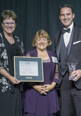 Suzanne (Aultman) Kringen '73 receives her Alumni Service Award