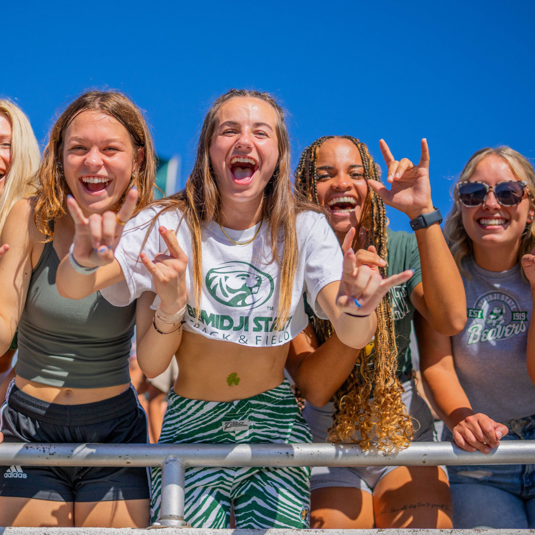 Homecoming 2024-1 crowd cheer